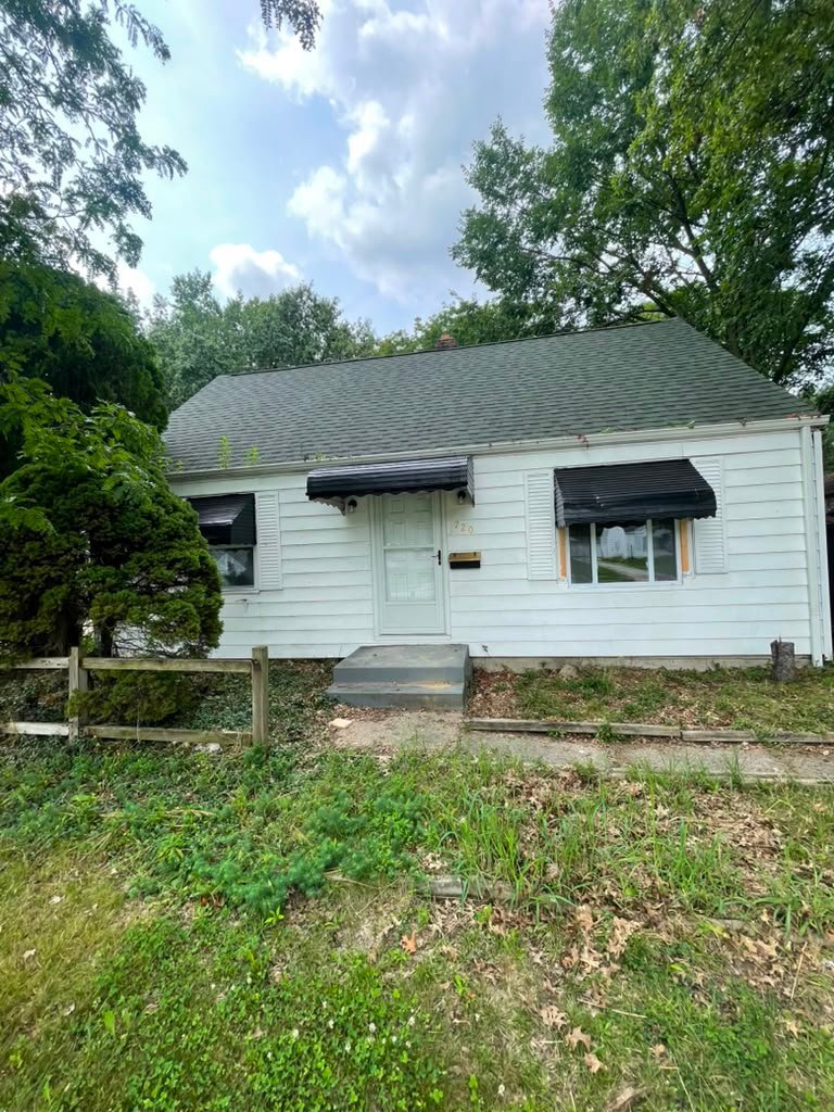 720 E 258th St – photo 1