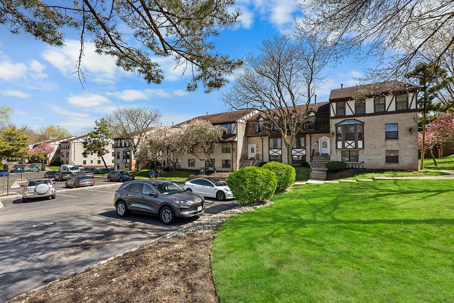 Sleepy Hollow Garden Apartments – photo 4