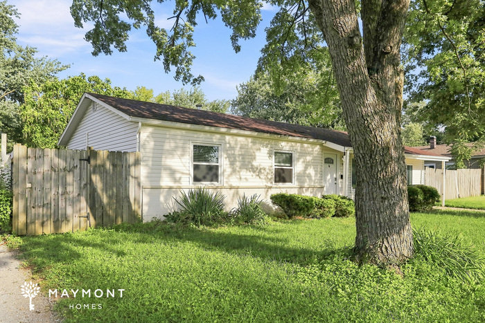 990 Sheffield Dr – photo 3