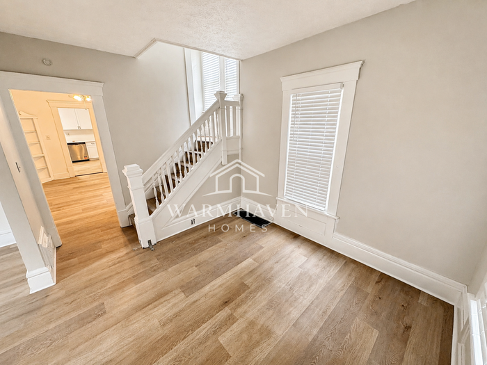 212 Gale St – photo 2