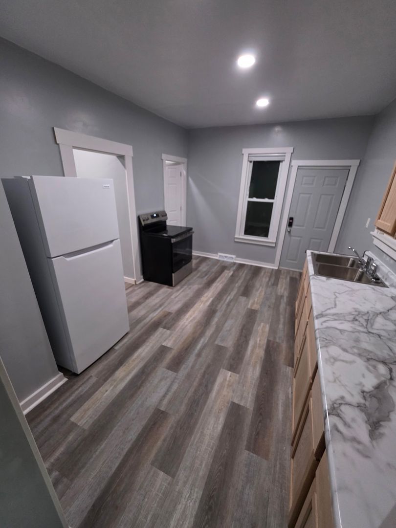 1344 Oakes St unit 1344 – photo 2