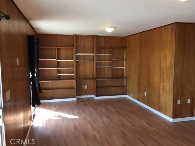 2435 Lakeshore Blvd unit 1 – photo 4