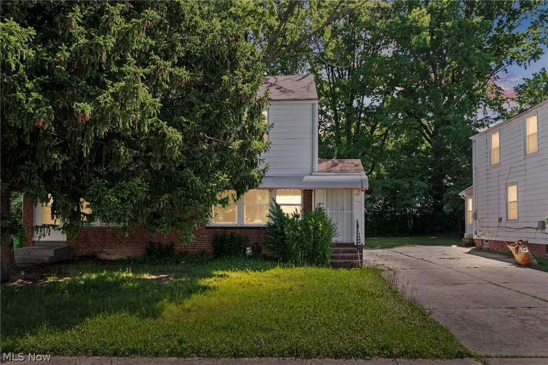 1469 E 250th St – photo 2