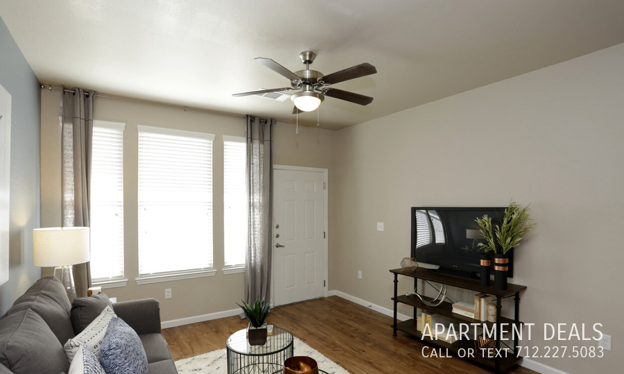 4056 Eastchester Dr – photo 3