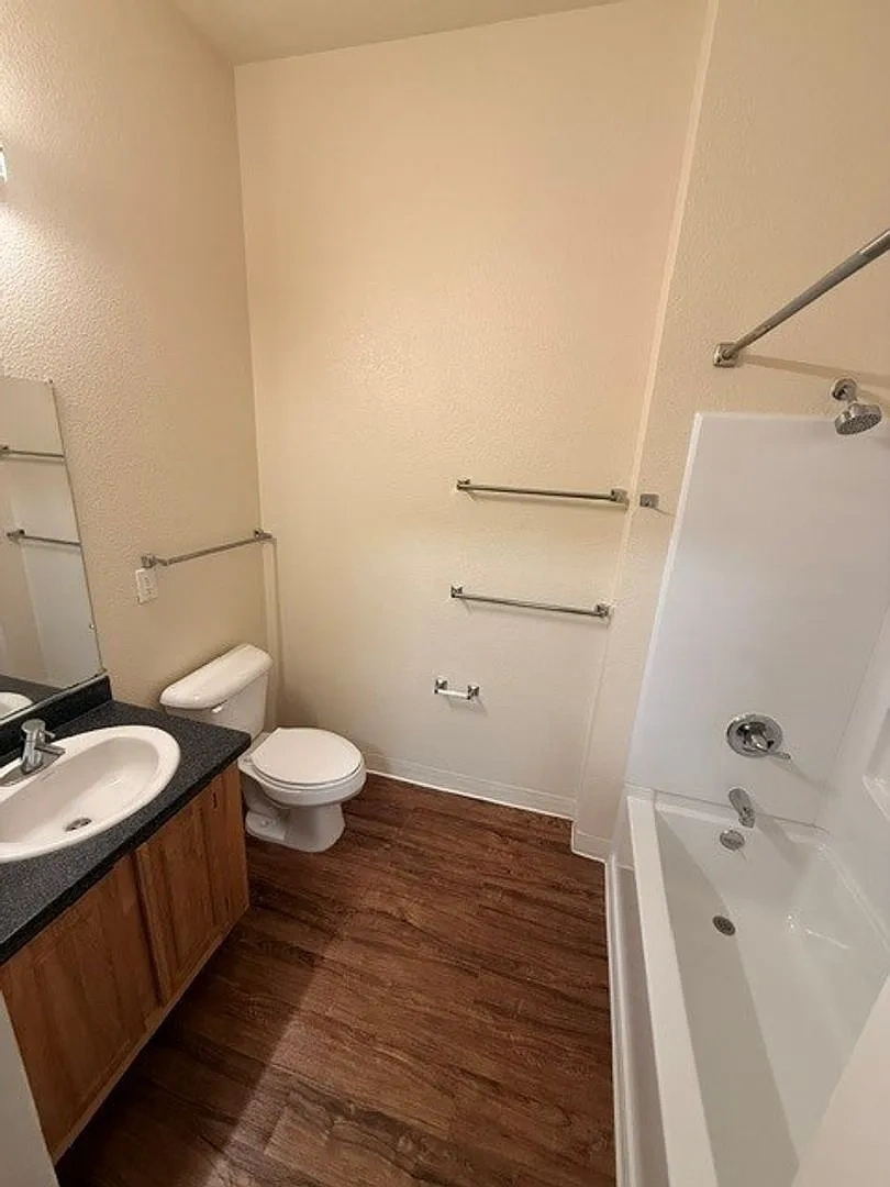 Lenzen Square Apartments – photo 4