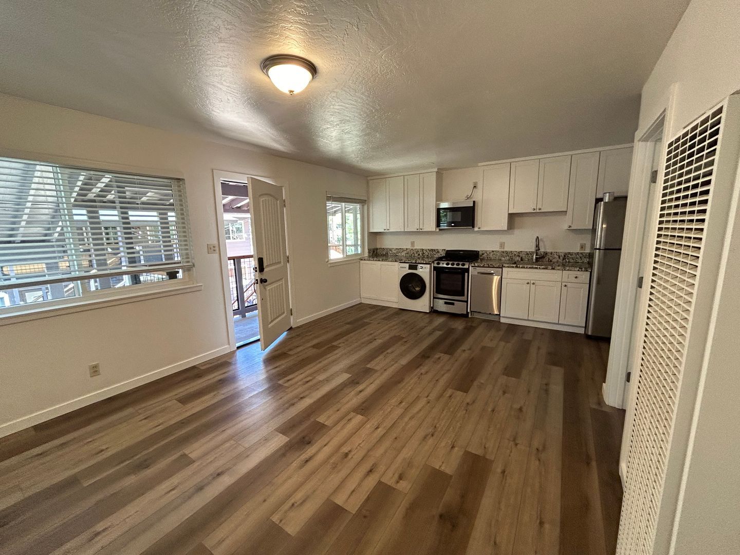 2535 Elwood Ave unit 5B – photo 4