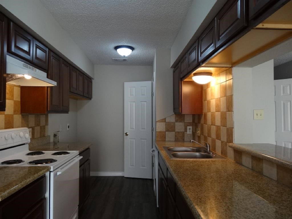 15521 Weldon Dr – photo 3