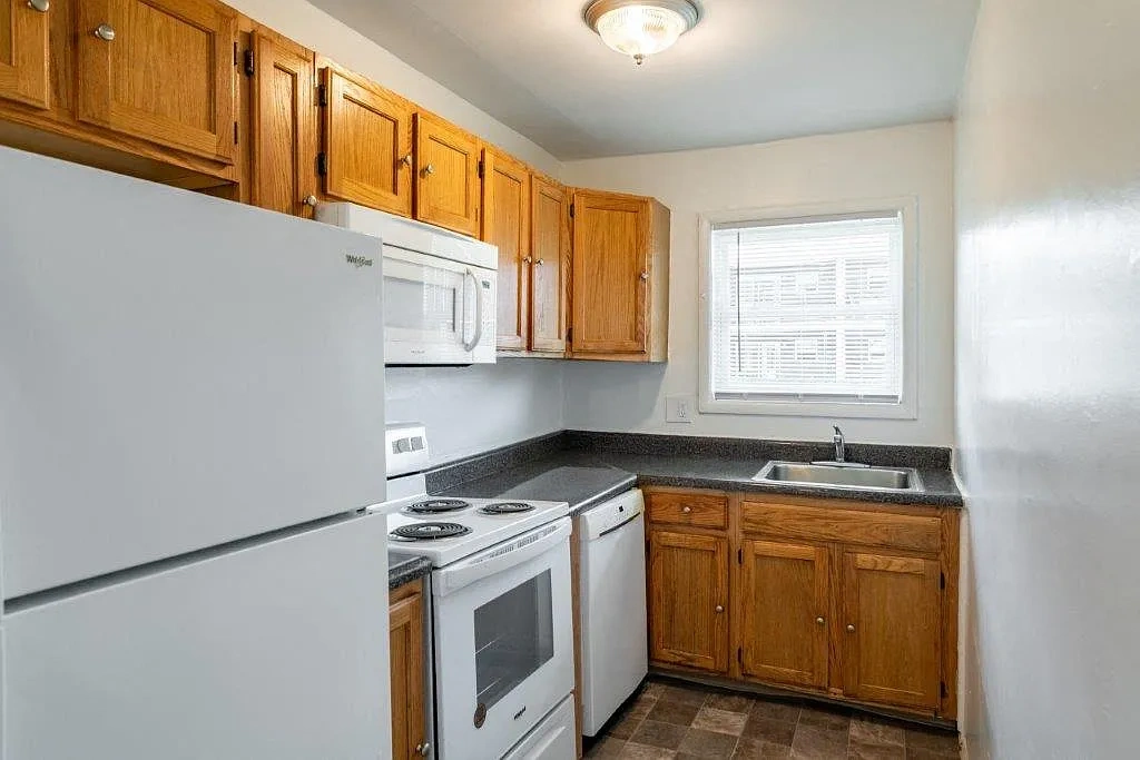 Edgewater Gardens Apartment Homes – photo 1