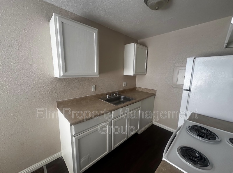 2101 Sunrise Ave unit 11 – photo 4
