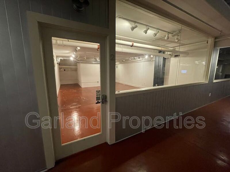 110 Campbell Ave SW unit 002 – photo 2