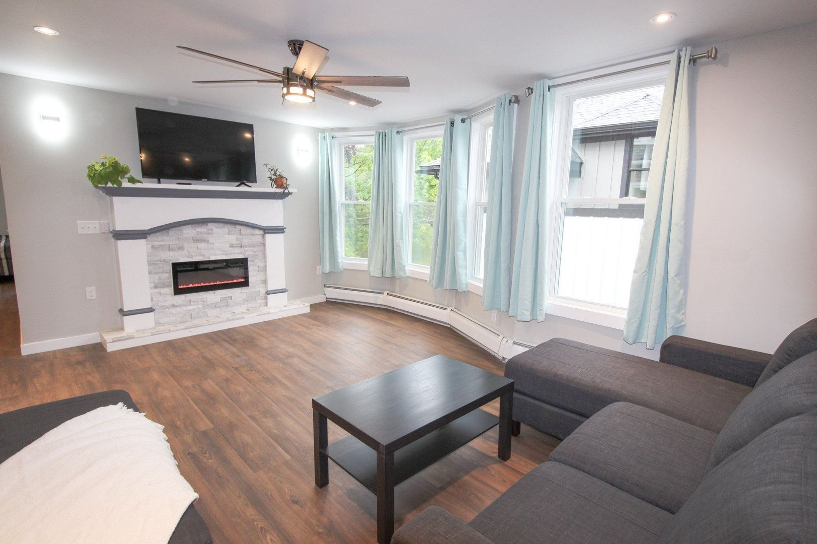 522 Stewart Ave unit 522-2 – photo 1