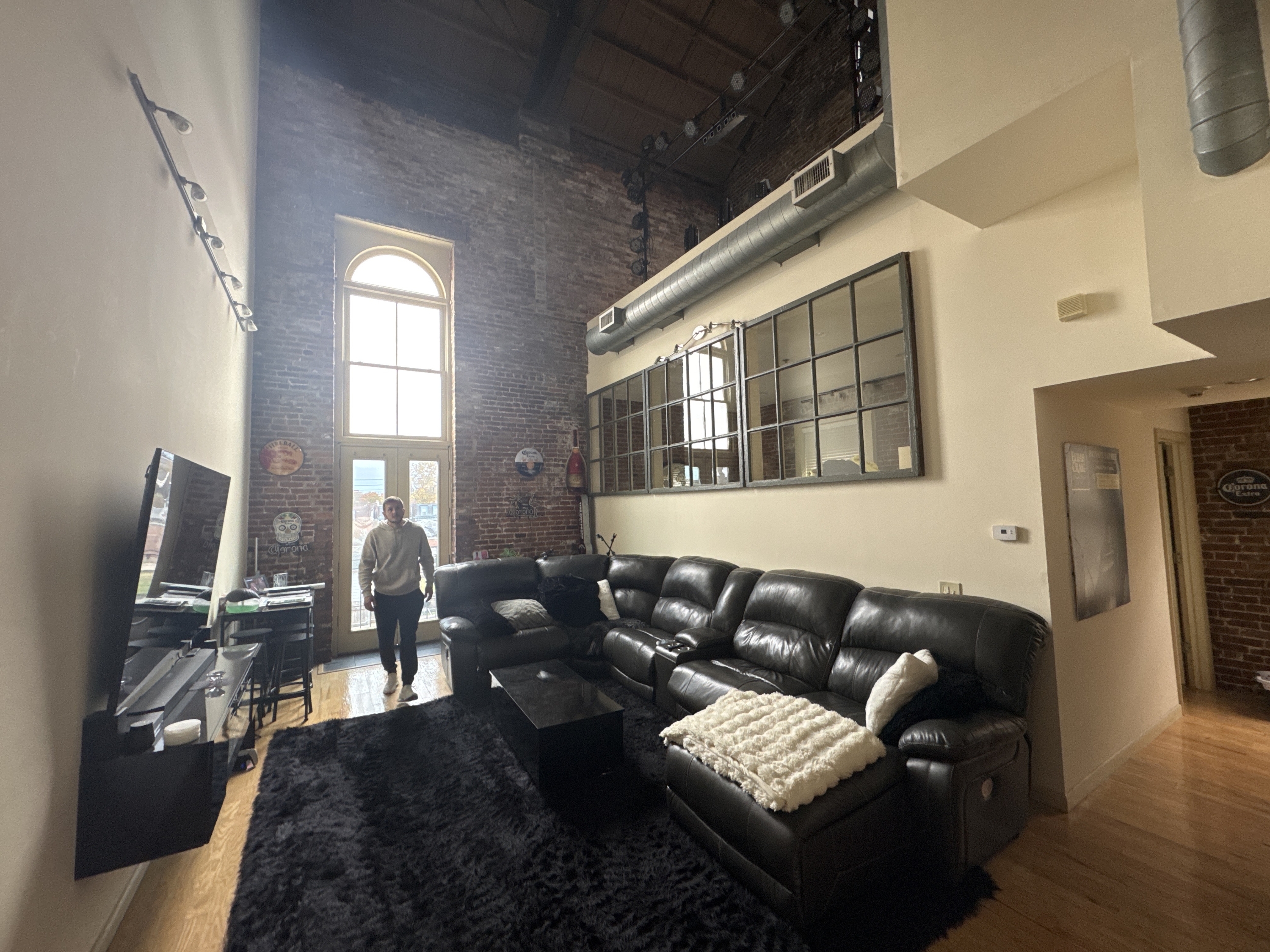 900 Allen Ave – photo 1