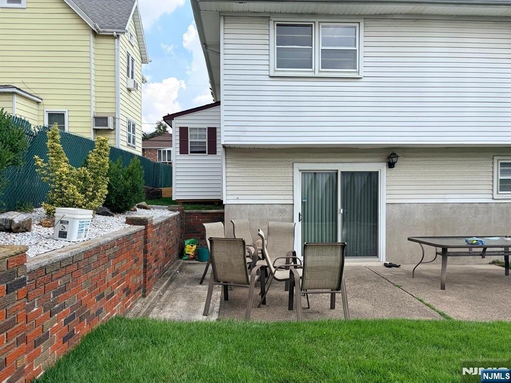 566 Anderson Ave – photo 4
