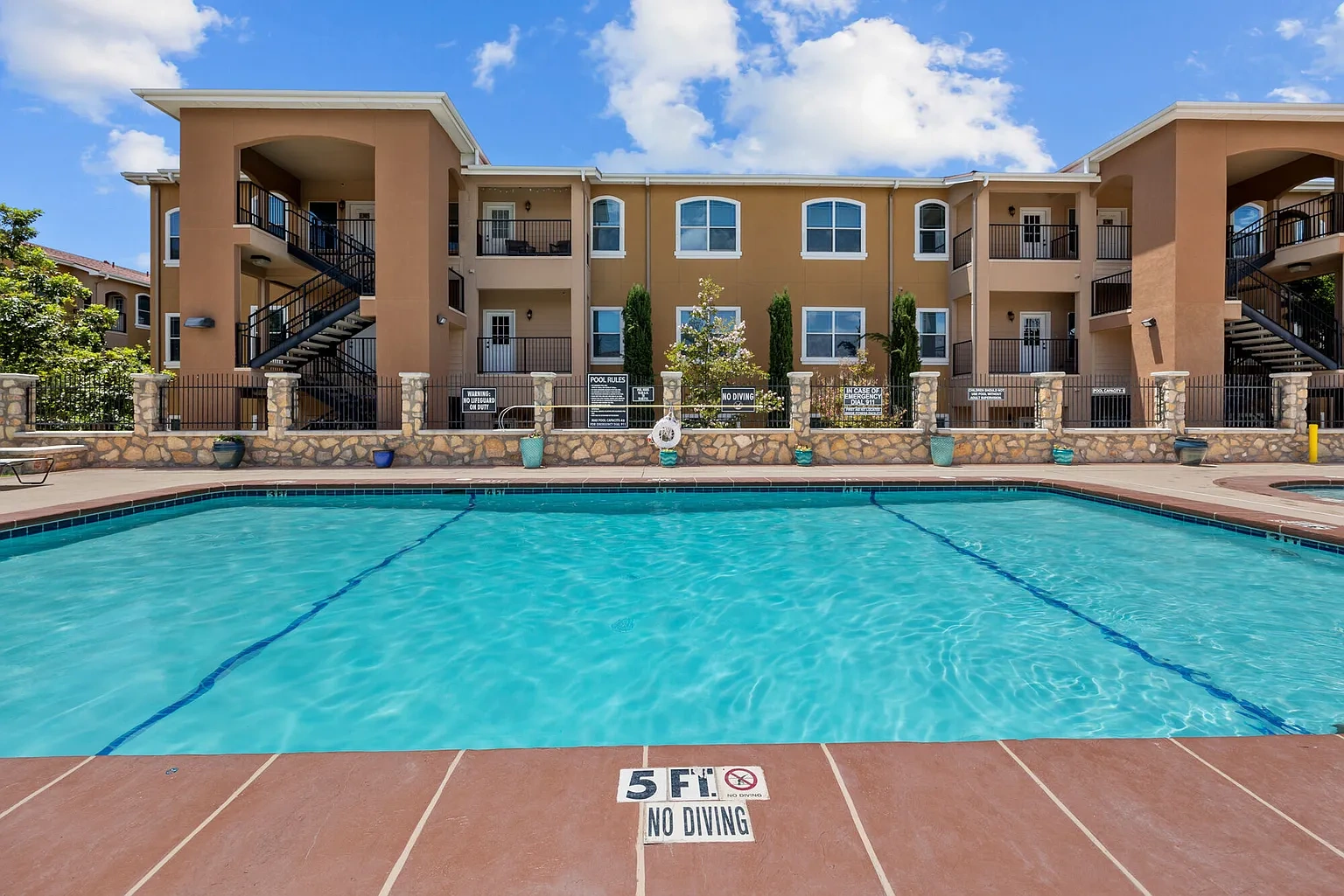 Las Torres Apartments – photo 2