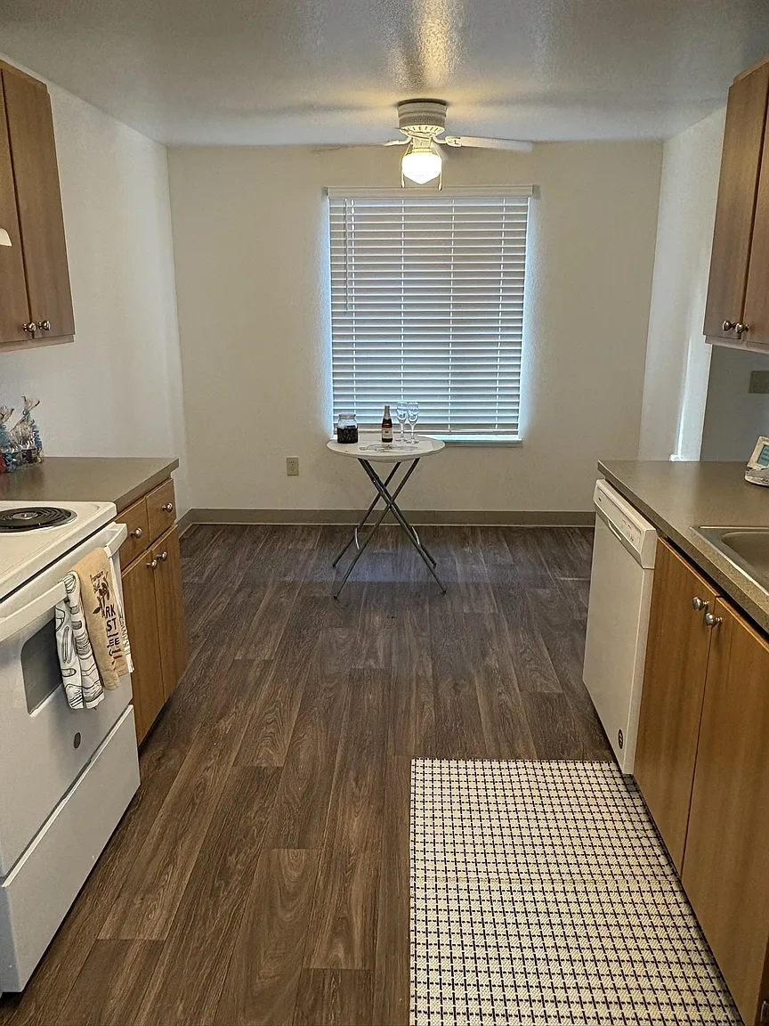 Windsor Manor Apartments – photo 1