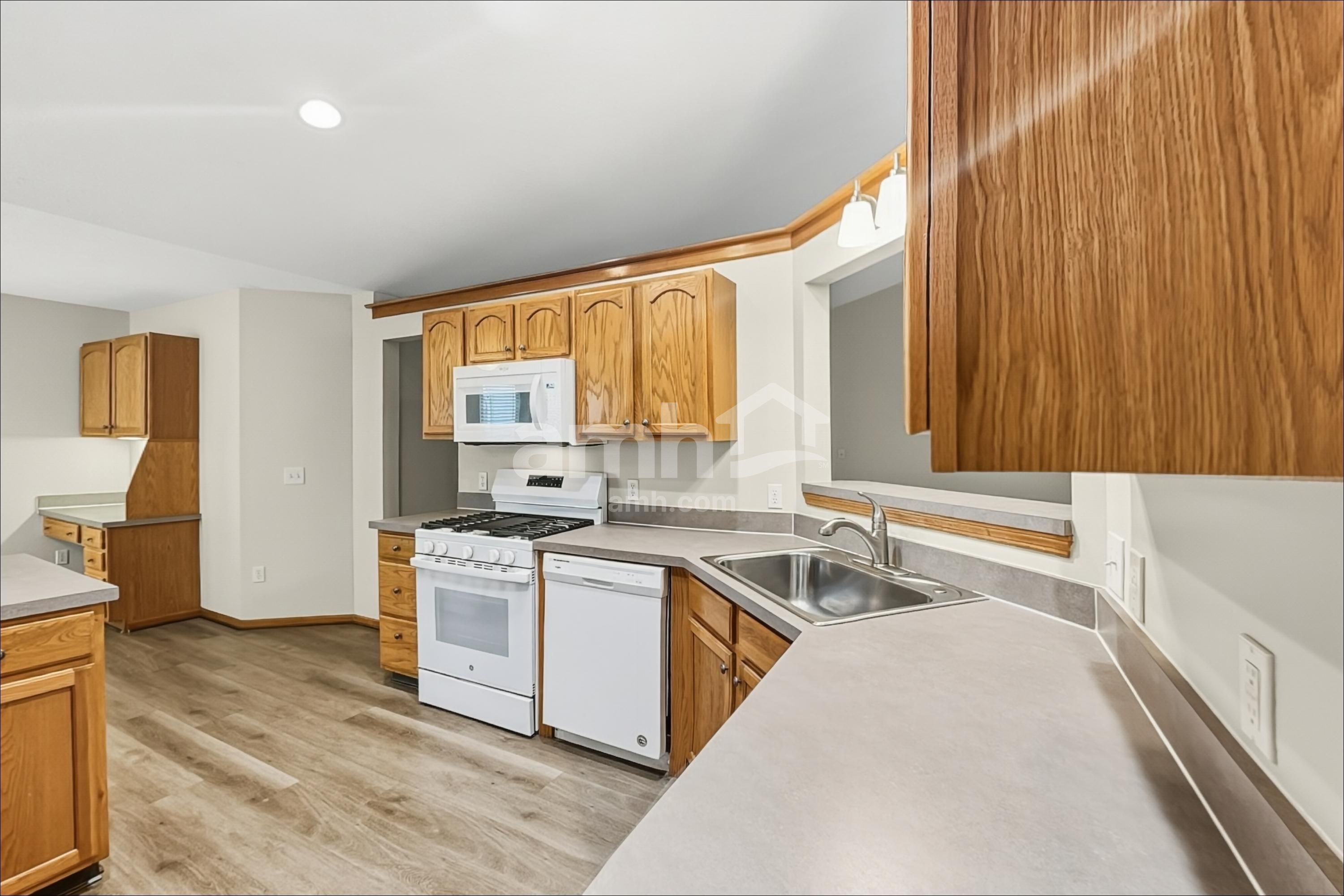1197 Mastell Dr – photo 3