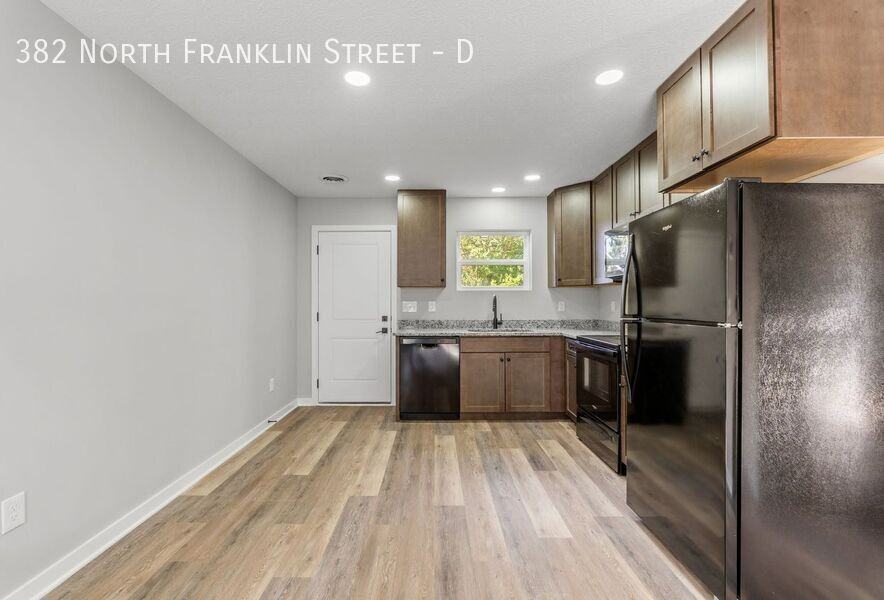 382 N Franklin St unit D – photo 5