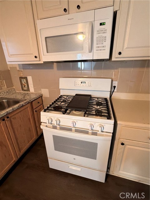 114 Lewis St N – photo 2