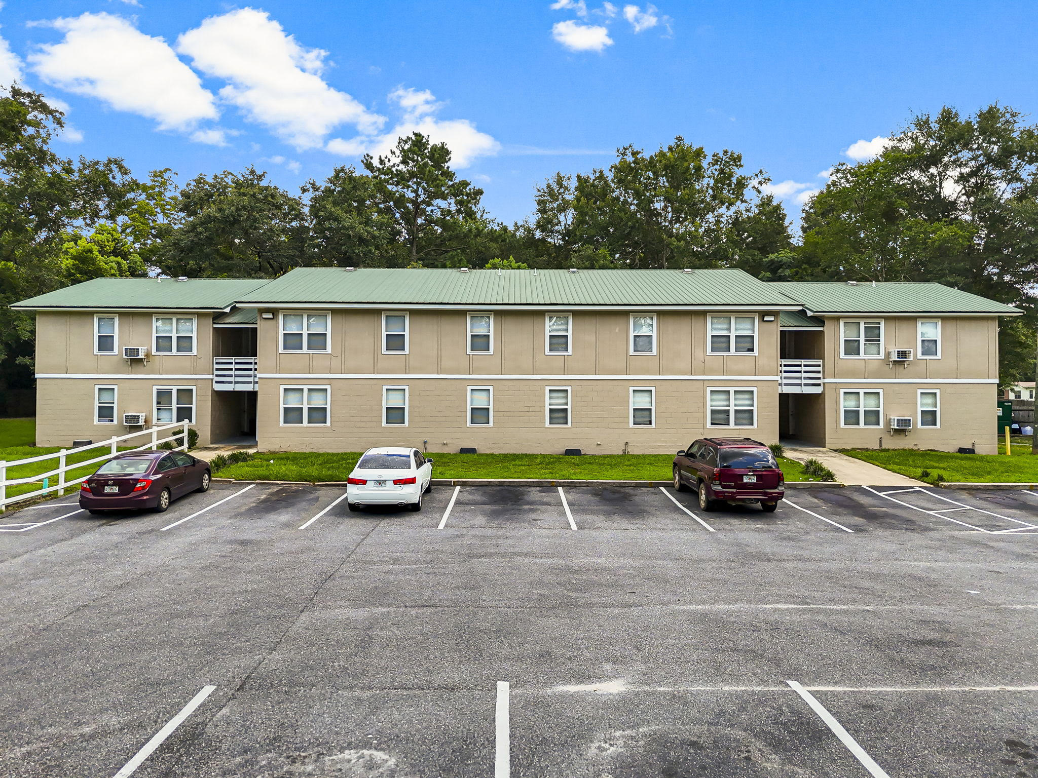 880 Deerwood Ln – photo 3