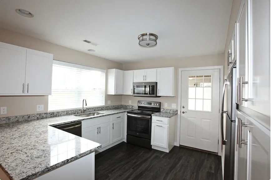 Stonebrooke Village Apartments – photo 2