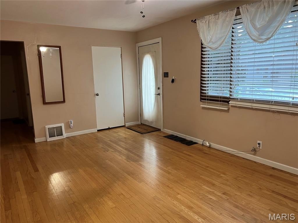 415 Roanoke Dr – photo 2