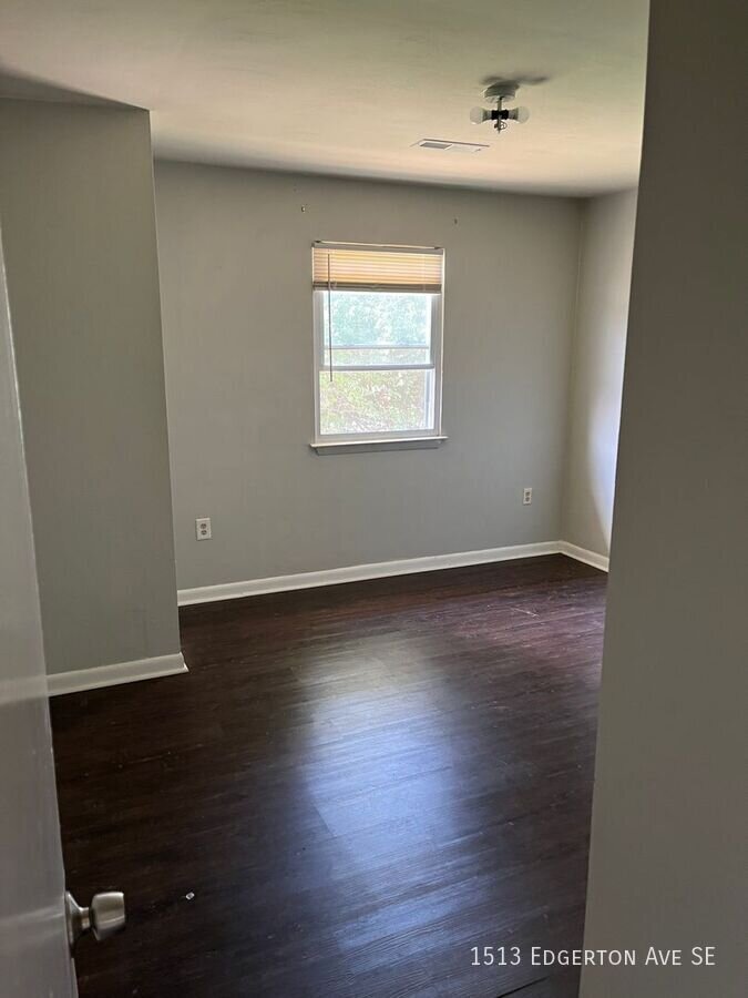 1513 Edgerton Ave SE – photo 4