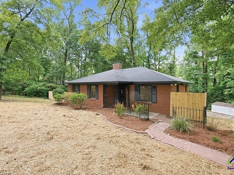 1320 Briarcliff Rd – photo 1