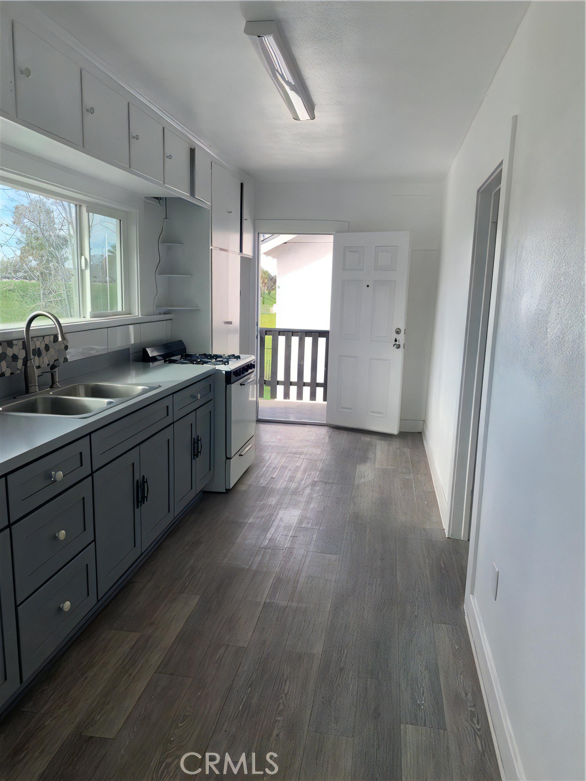 315 W Colton Ave unit 1/2 – photo 1