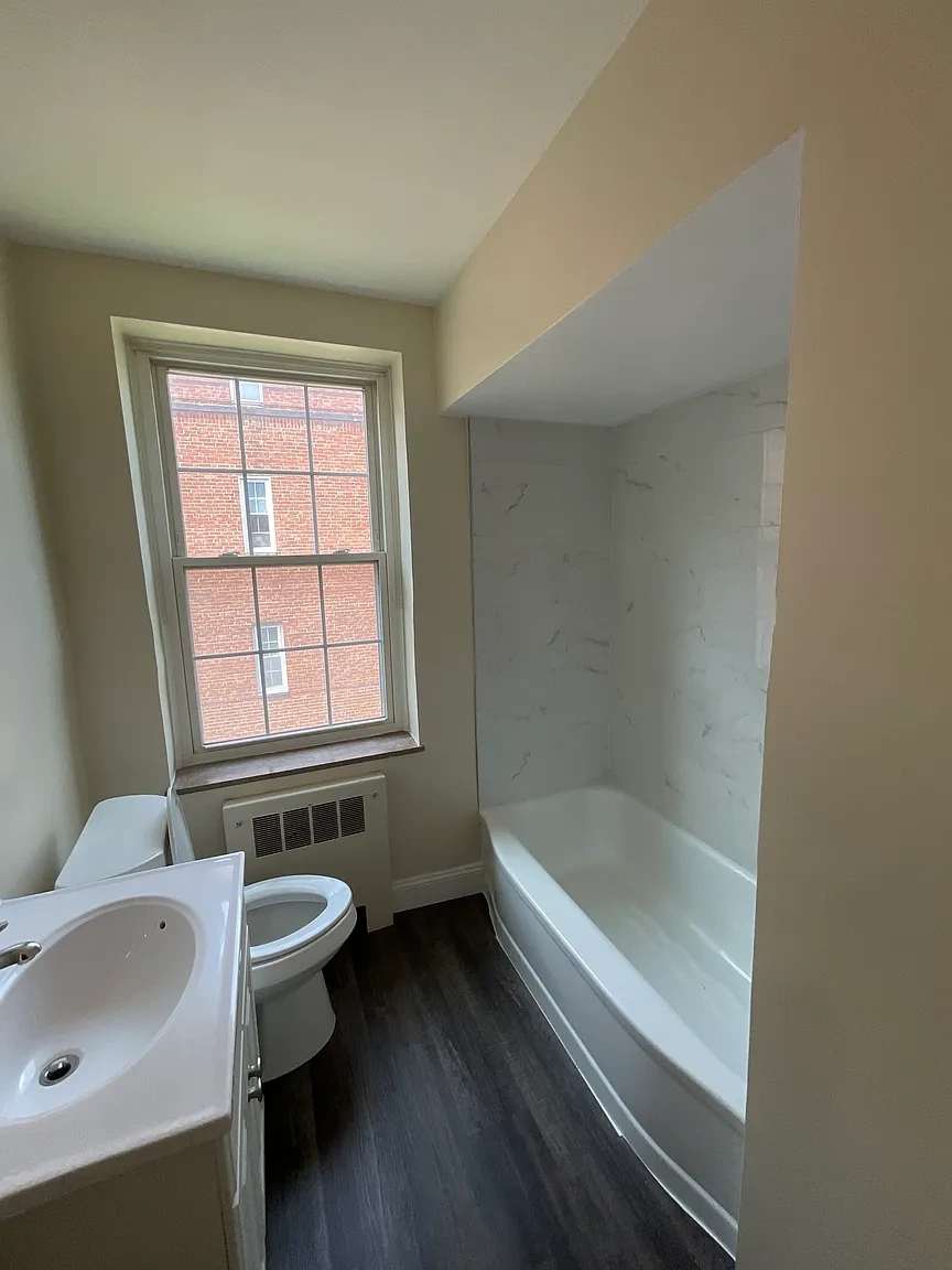 Country Club Apartments – photo 1