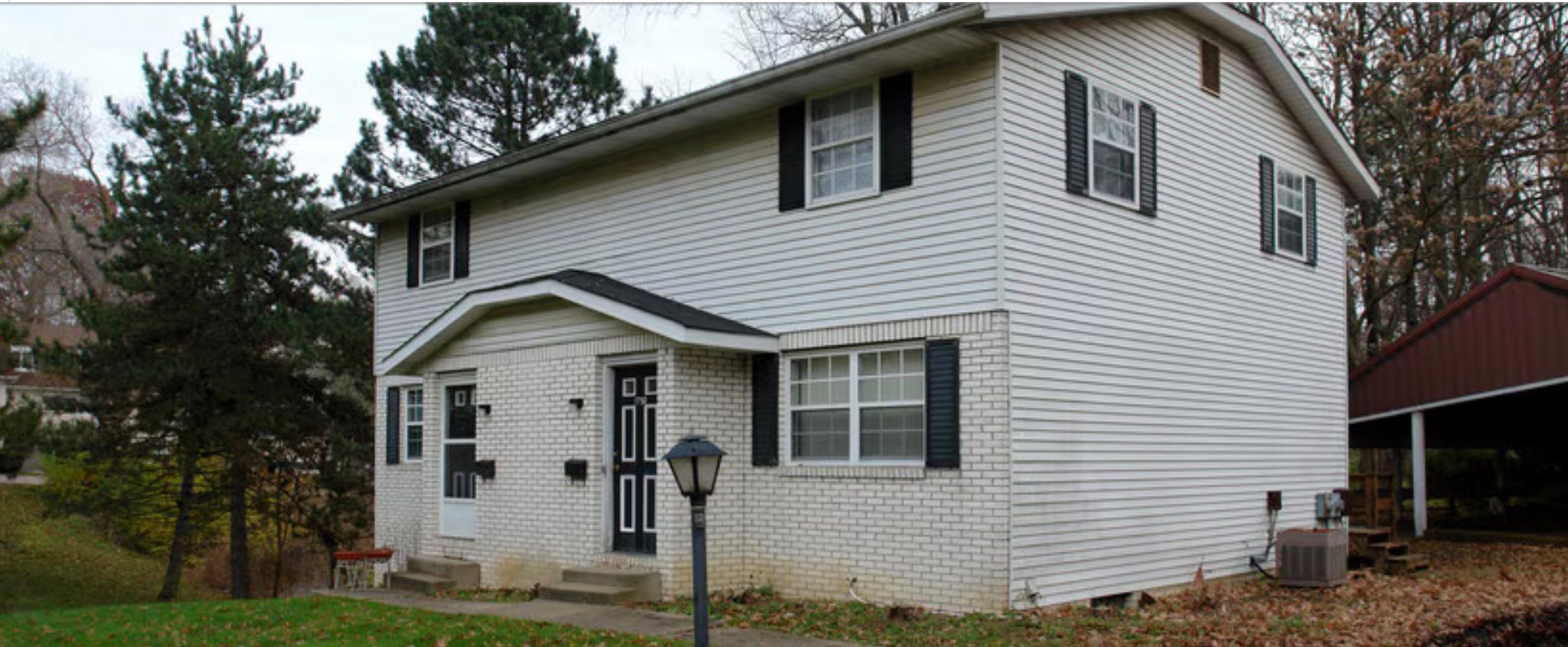 1752 Woodlawn Ave NW – photo 1