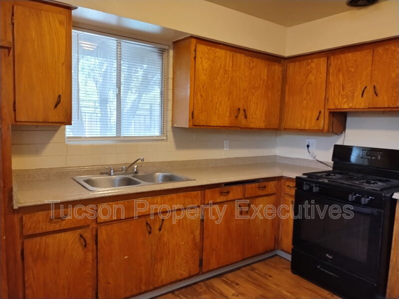 8934 S Nogales Hwy – photo 4