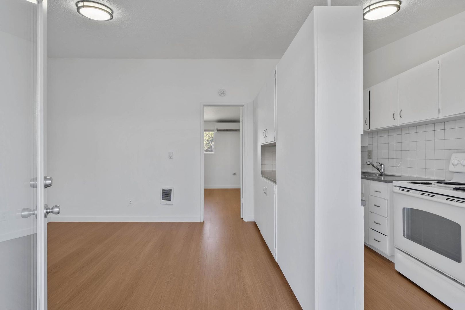 460 N Broadway St unit 472 – photo 3
