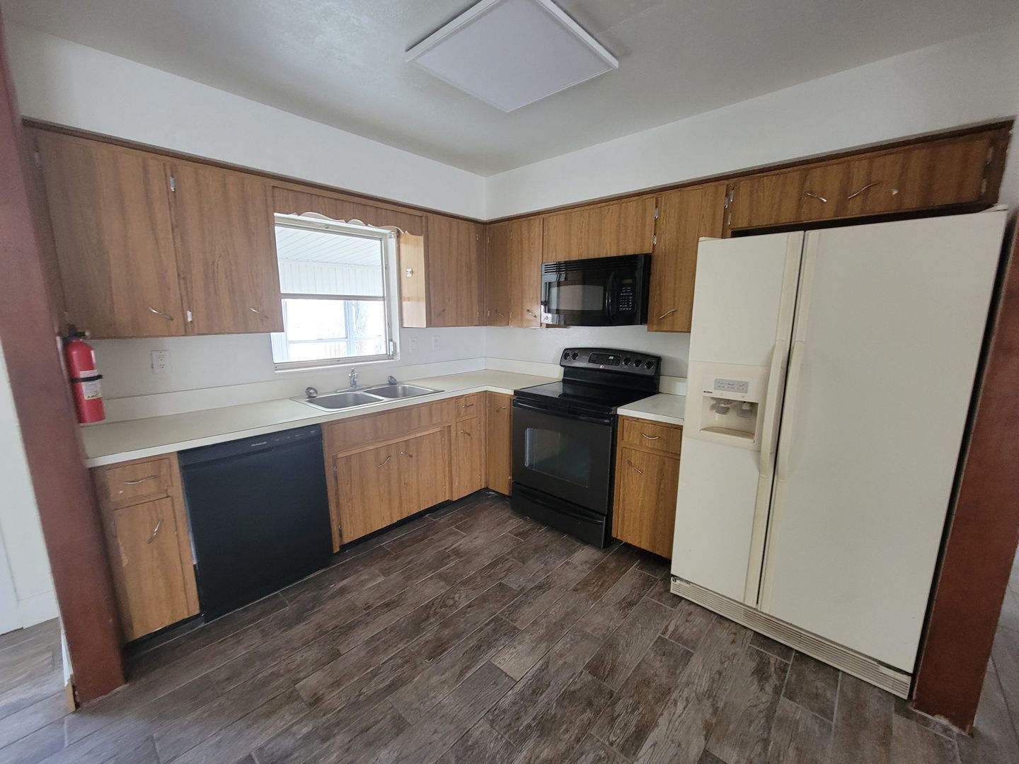 2425 W Central Ave – photo 3