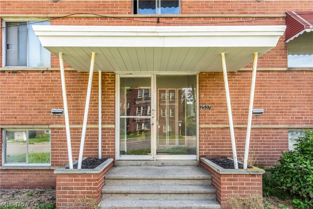 2537 Noble Rd unit 301 – photo 2