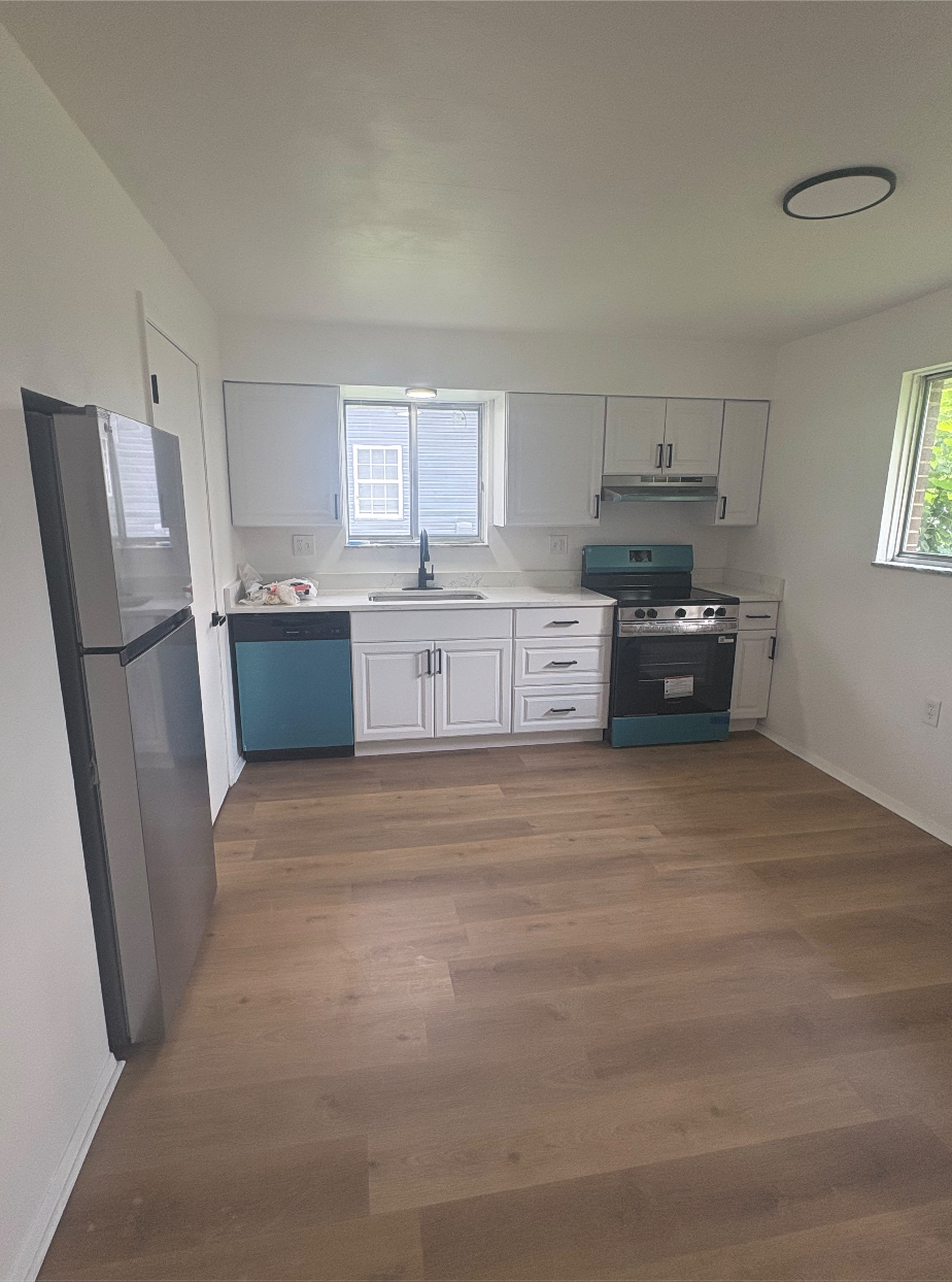 437-439 Forest St unit 437 – photo 3