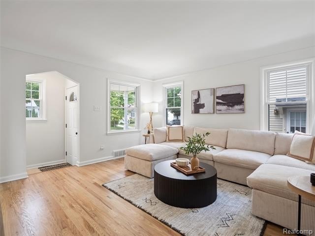 1027 S Wilson Ave – photo 5
