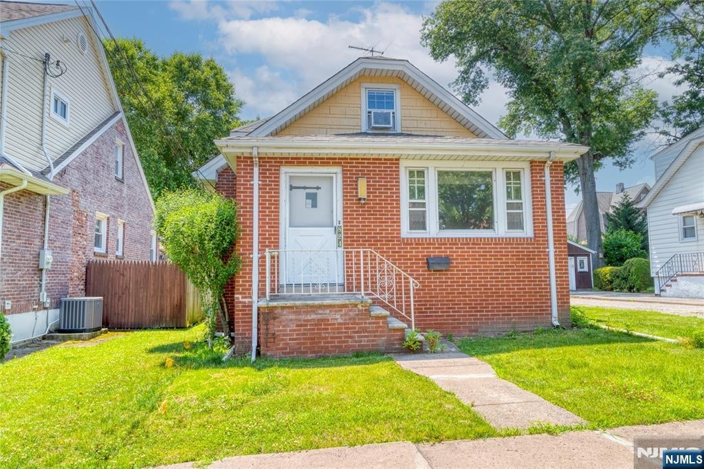 824 Linden Ave – photo 1