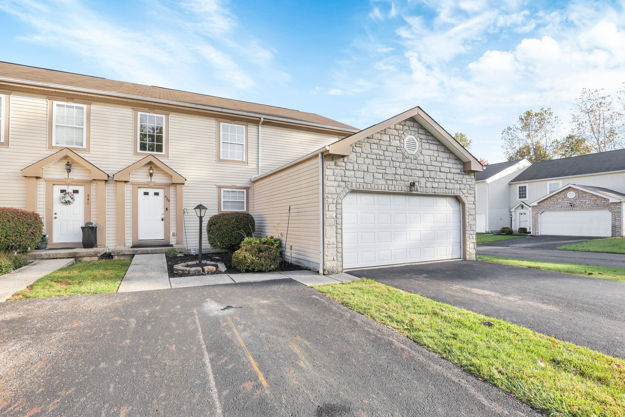 920 Sara Ct unit 920 – photo 2