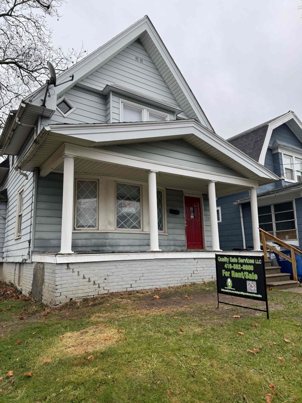 705 Clark St – photo 5