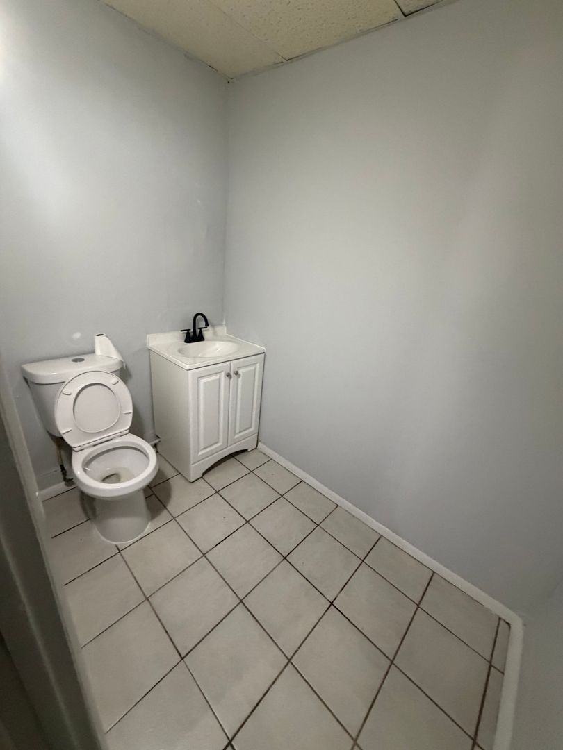923 Hamilton St unit Commercial – photo 4