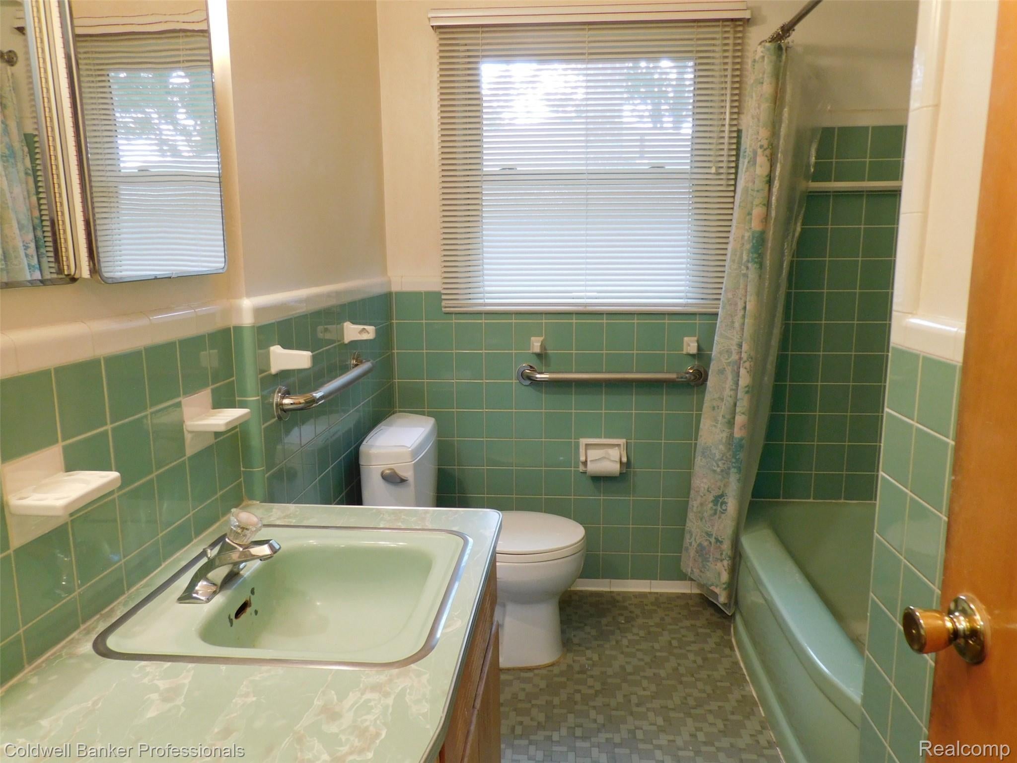 1527 Hazel St – photo 4