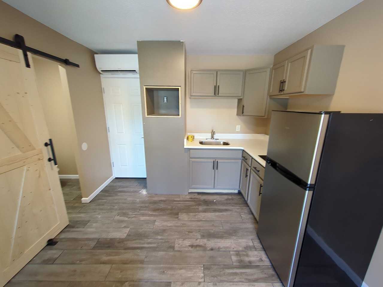 2901 Lincoln St E – photo 2