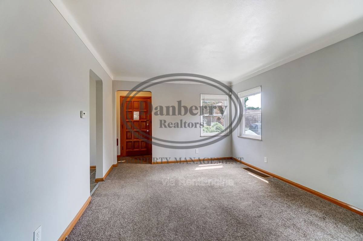 347 Darrow Ave – photo 4