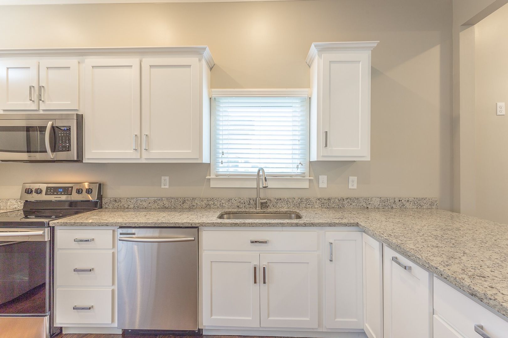1008 Fairview Ave – photo 4