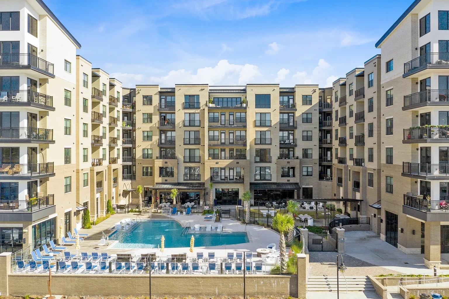 Pier 33 Apartments – photo 2