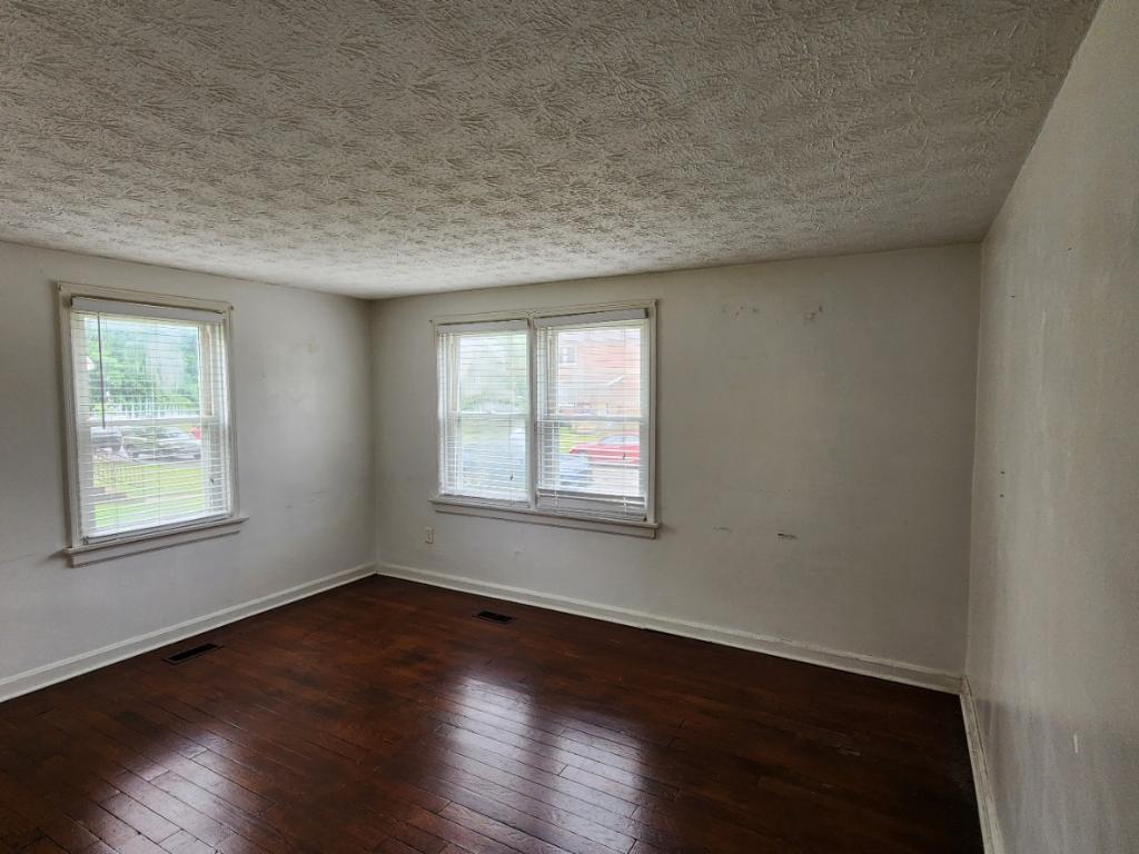 699 Smith Ave – photo 3
