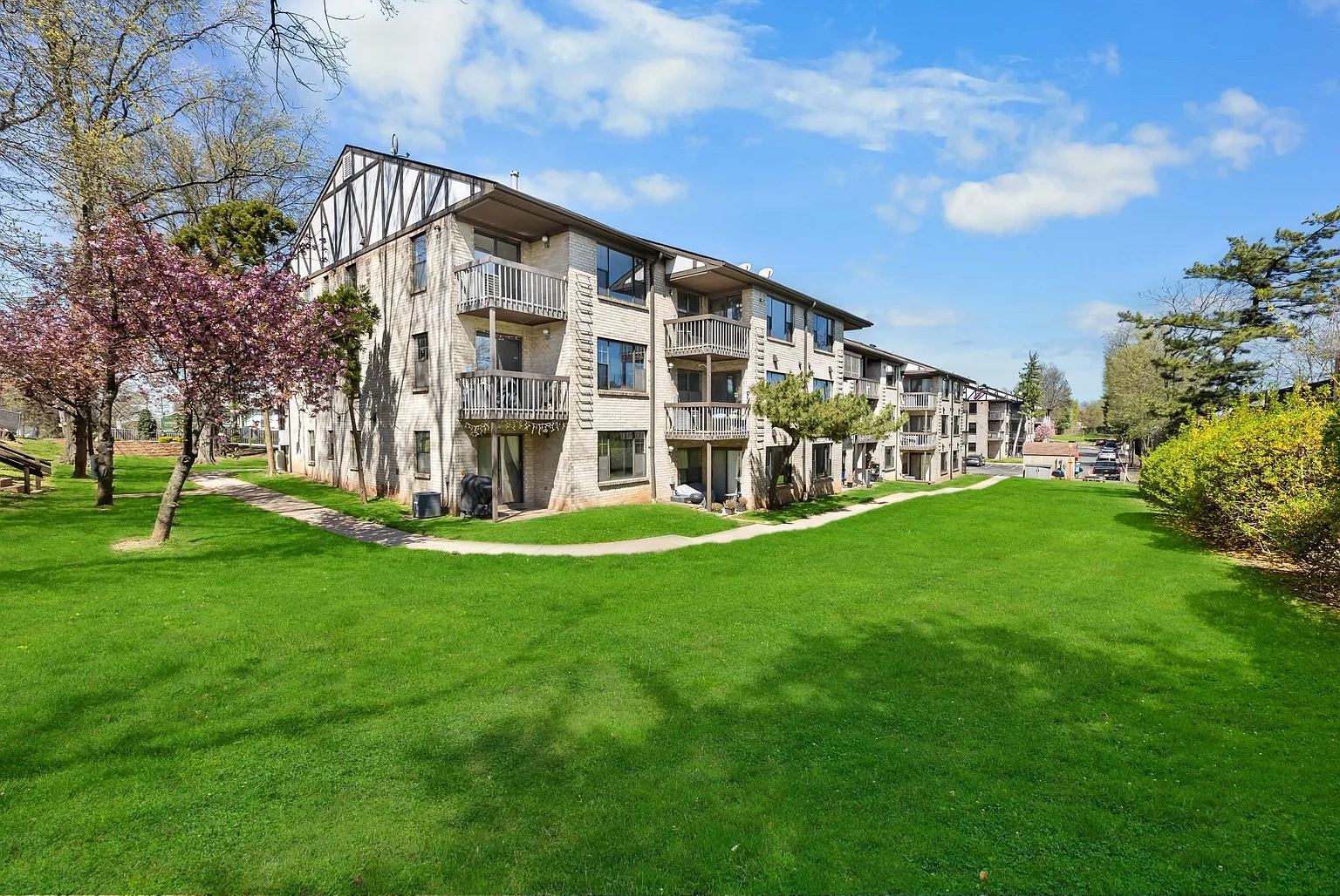 Sleepy Hollow Garden Apartments – photo 5