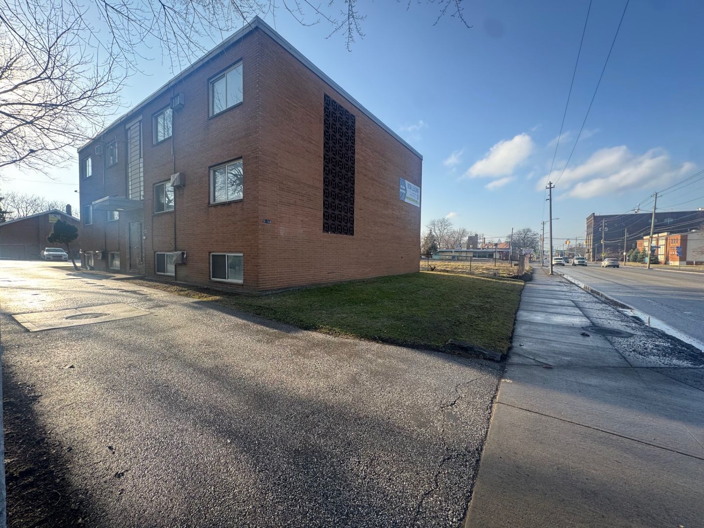 5058 Broadway Ave unit Unit 1 – photo 1