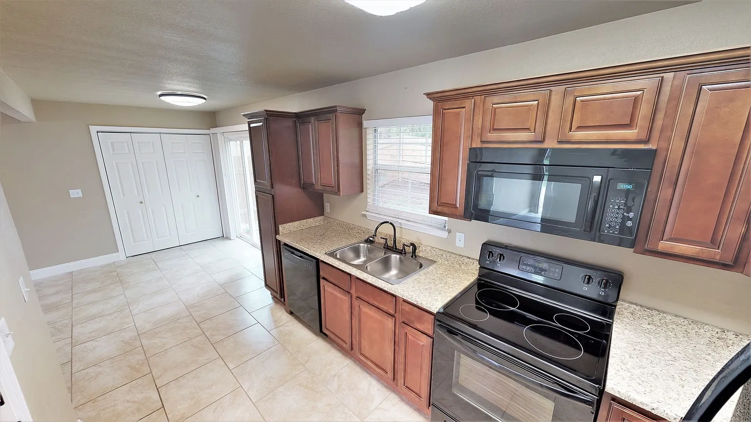 2068 Honeysuckle Lane – photo 2