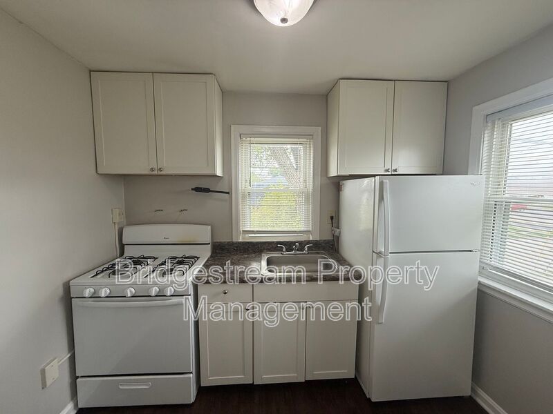 502 Middle St – photo 4